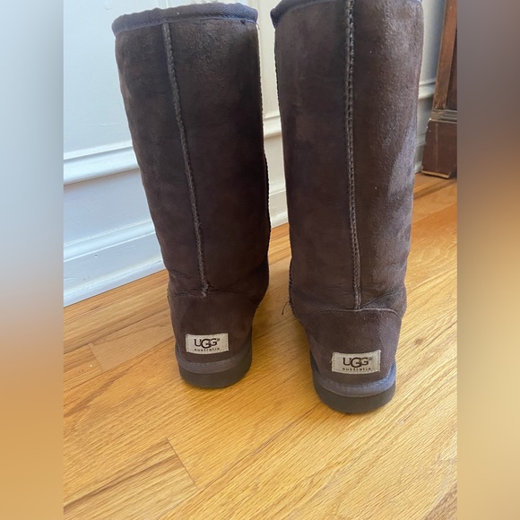 UGG dark brown boots size 6 - Picture 2 of 7